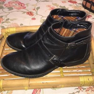 Comfy black booties.